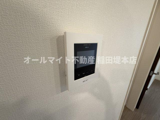 稲城市坂浜のアパートのエントランス