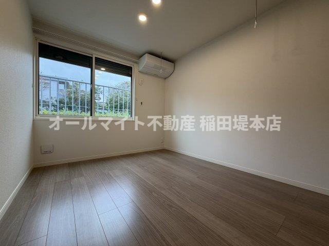 稲城市坂浜のアパートの寝室