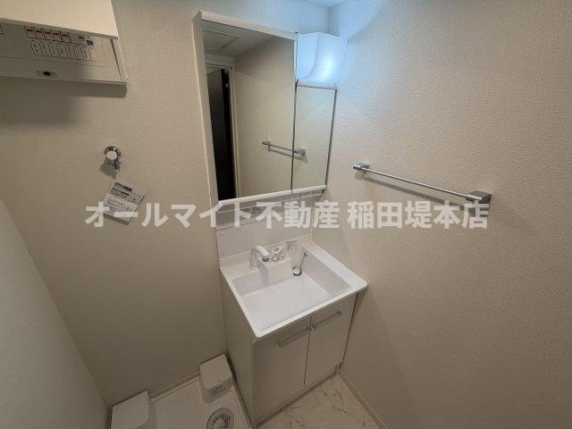 稲城市坂浜のアパートの洗面所