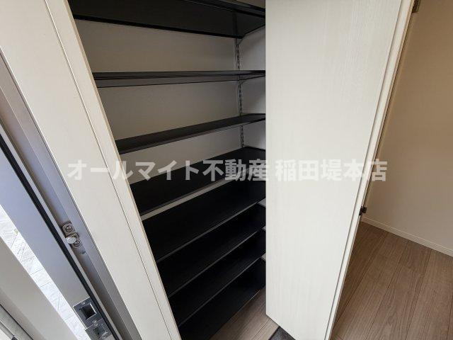 稲城市坂浜のアパートの収納