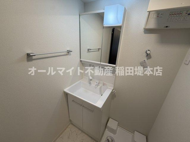 稲城市坂浜のアパートの洗面所