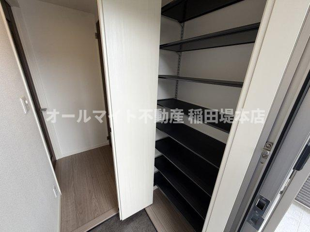 稲城市坂浜のアパートの収納