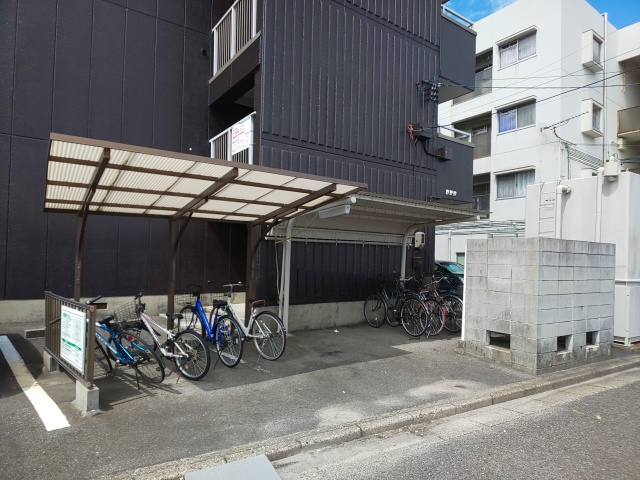 コーポ羽根西の駐車場
