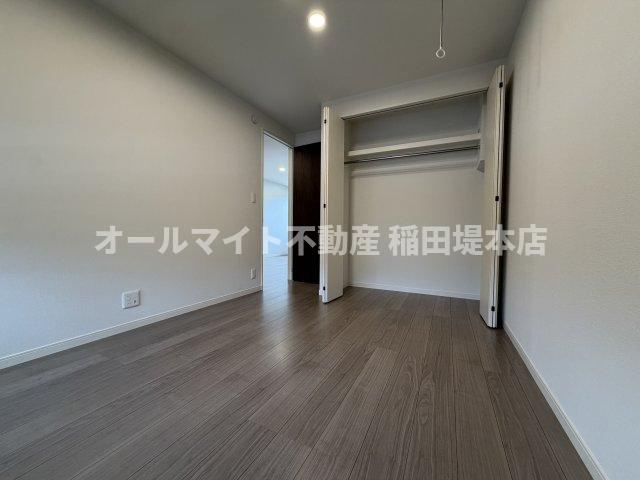 稲城市坂浜のアパートの寝室