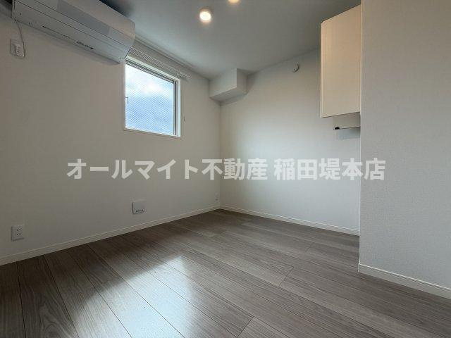 稲城市坂浜のアパートの寝室