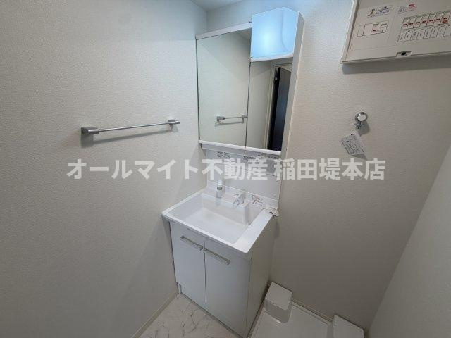 稲城市坂浜のアパートの洗面所