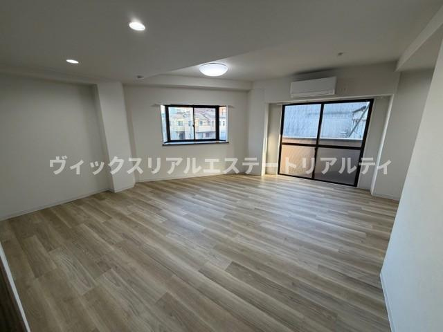 カルムメゾン丸山の居間・リビング