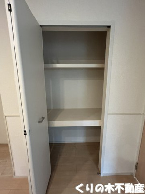 【収納】 | ミルト唐子Ａ | 冷蔵庫置き場横。便利な収納スペースです