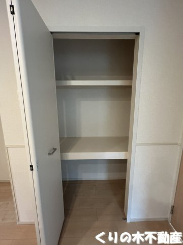 【収納】 | ミルト唐子Ａ | 冷蔵庫置き場横。便利な収納スペースです