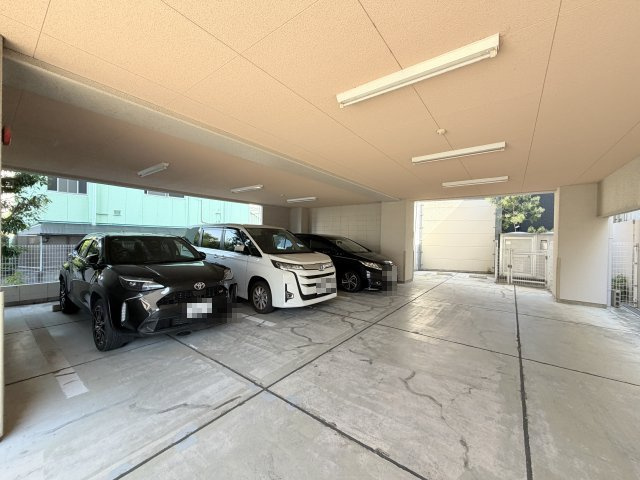 ハイツまやの駐車場