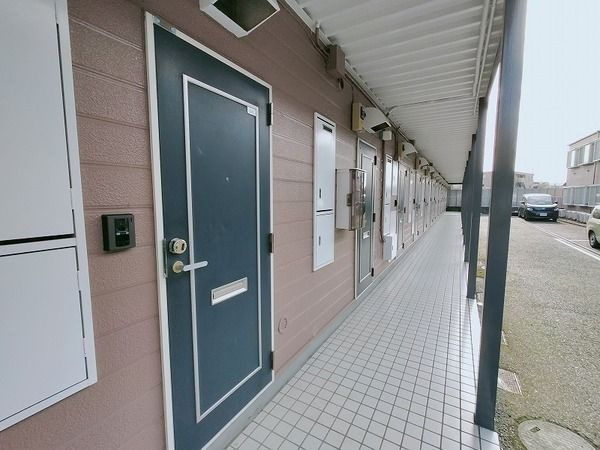 アネックスⅢＢのエントランス