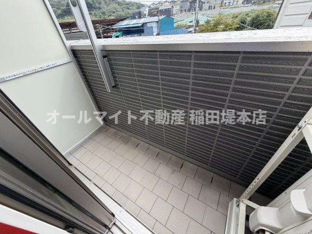 稲城市坂浜のアパートのバルコニー