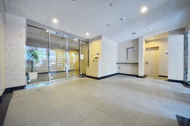 千代田区岩本町１丁目の賃貸マンションのロビー