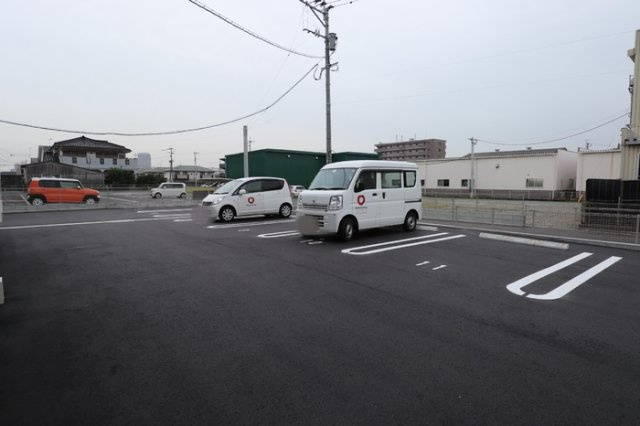 オッツ梅満Ⅱ B棟の駐車場|駐車場があります