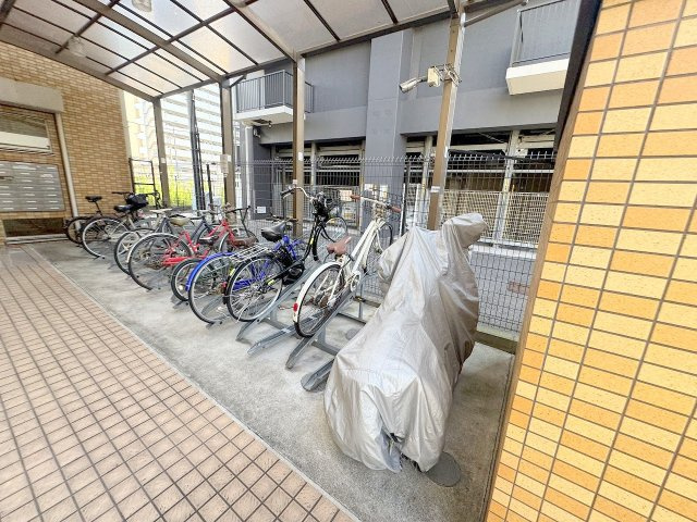 メゾンカジサンの駐車場