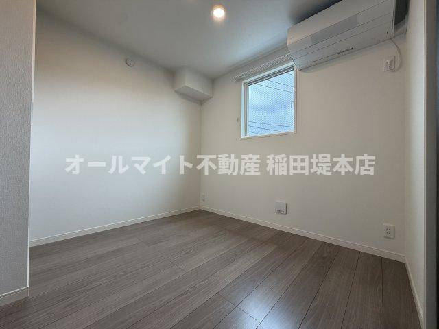 稲城市坂浜のアパートの洋室