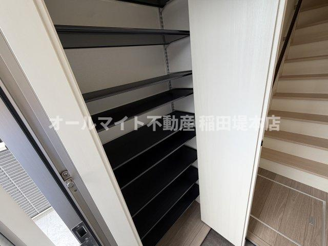 稲城市坂浜のアパートの収納