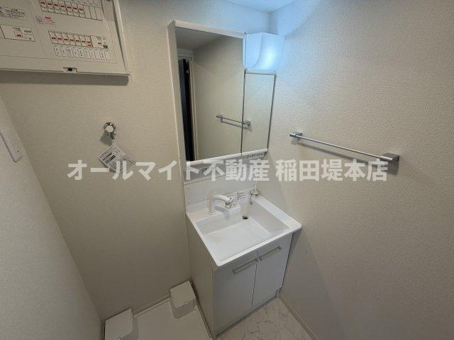 稲城市坂浜のアパートの洗面所