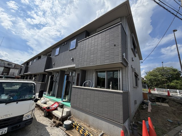 稲城市坂浜のアパートの外観