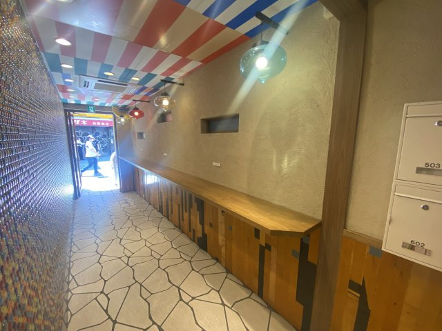 おおきにオタロードビルのエントランス