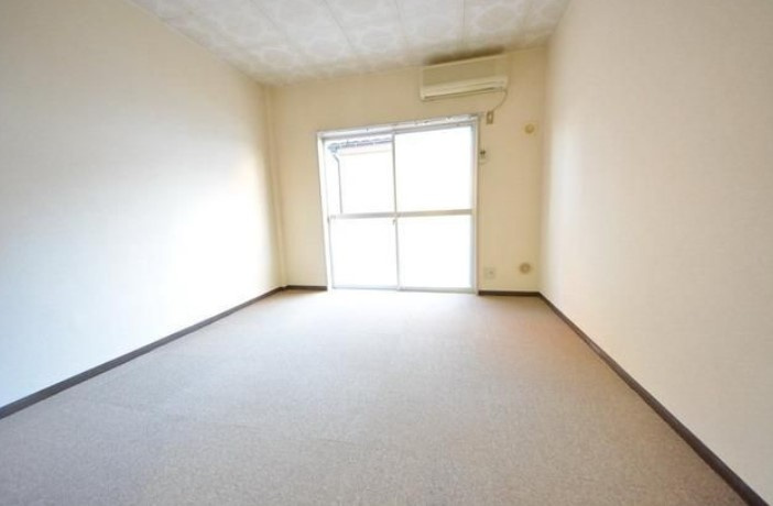 ジュネスいずみの居間・リビング