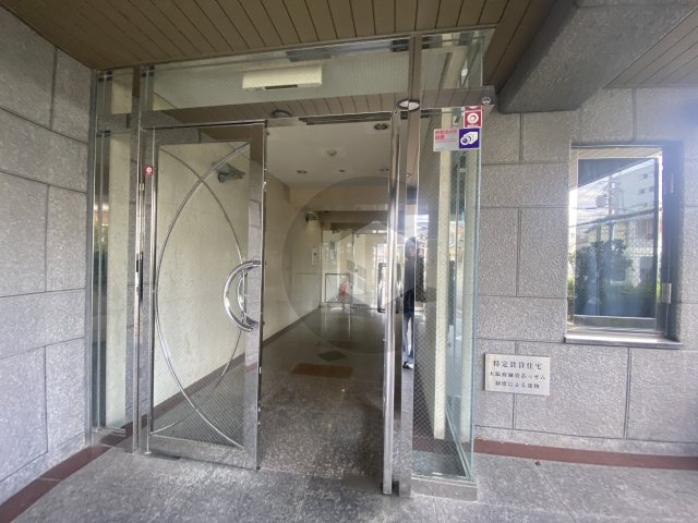 ロイヤルヴィラ東大阪のエントランス