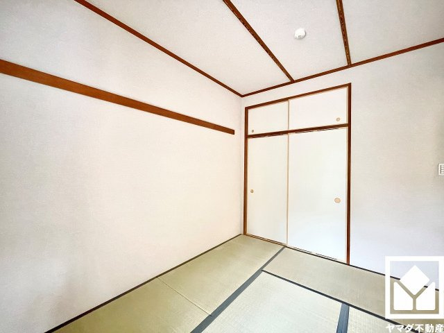 ジュネラス西宮の和室|約6帖の和室です。リビングに隣接しており、一体でのご利用も可能です。子どもの遊び場、お昼寝スペース、家族のくつろぎ空間にも。和室があると、暮らしの幅がぐんと広がる。
