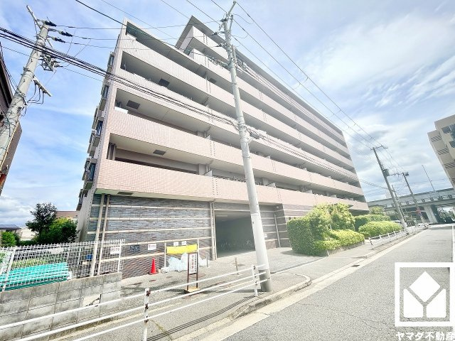 ジュネラス西宮の外観|安心・安全な暮らしをサポートするオートロックシステムを備えています。TVモニター付きインターホン対応です。