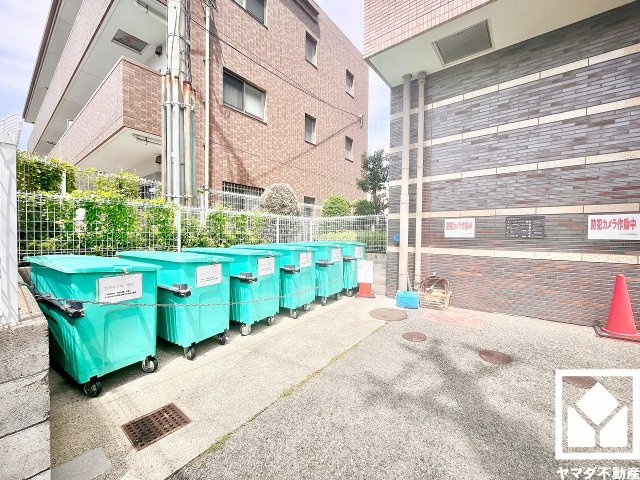 ジュネラス西宮のその他|衛生面への配慮もうかがえる、心地よく利用できるごみ置き場です。