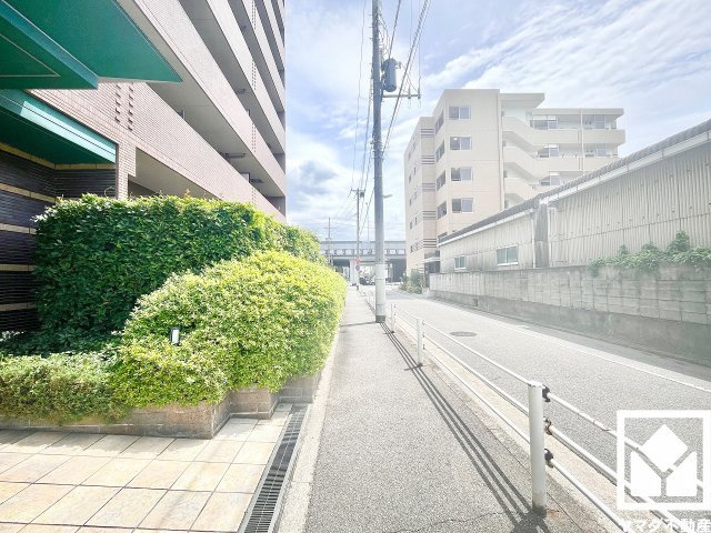 ジュネラス西宮のその他|宅配ボックスも設置されています。留守中の荷物もスムーズに受け取れます。