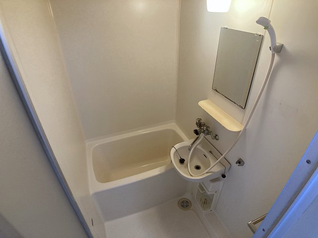 神戸市兵庫区水木通１丁目の賃貸マンションの浴室|掃除のしやすいお風呂、洗面付きです