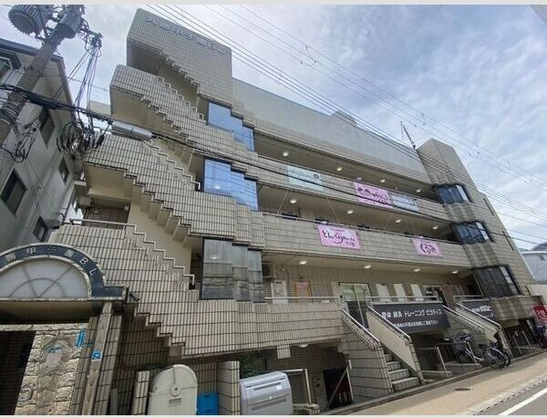 丸勝甲子園ビルの外観