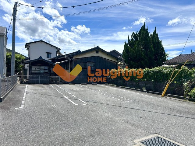 シュトラールの駐車場|カースペースがあります