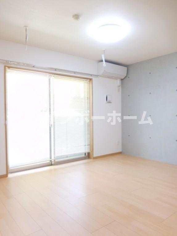 Chambre Hidemi Ⅱ仲介手数料（賃料の1.10ヵ月）の50％OFF対象物件！の居間・リビング|ゆったり過ごせる居間です