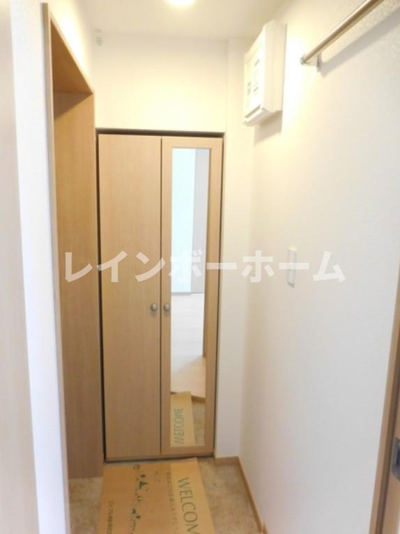 Chambre Hidemi Ⅱ仲介手数料（賃料の1.10ヵ月）の50％OFF対象物件！の玄関|収納もある玄関です