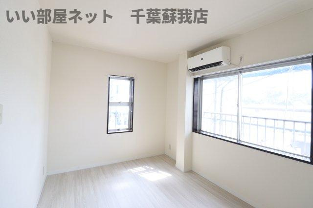 サンウィング稲荷町の洋室|落ち着いた色調の洋室です