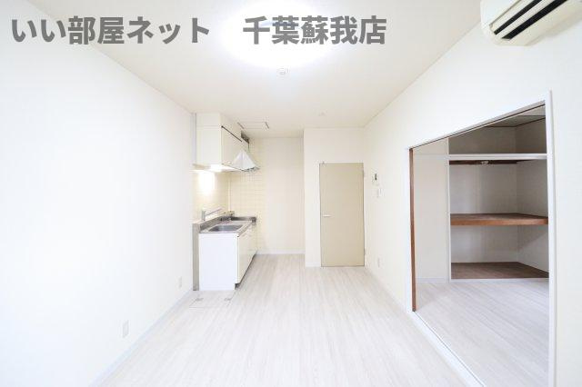 サンウィング稲荷町の居間・リビング|こちらのリビングで趣味の時間をお楽しみください