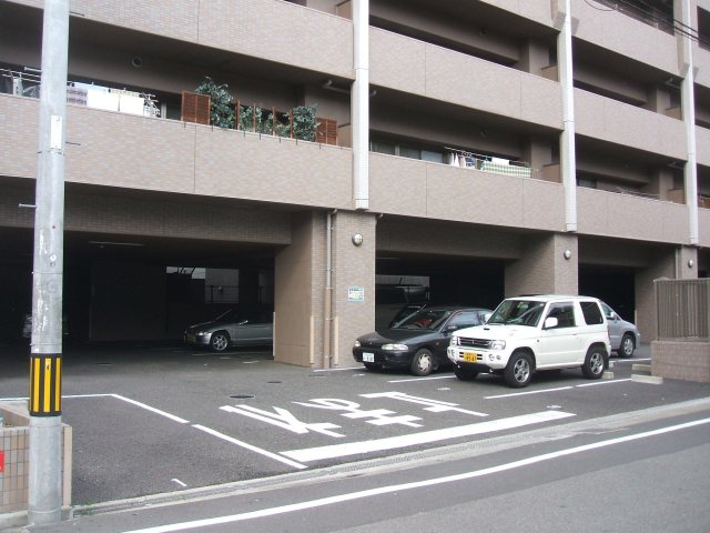 中の川通りから一つ中の道沿いにあるマンションです♪中心地近くで、各商業施設のアクセス良好な立地です♪