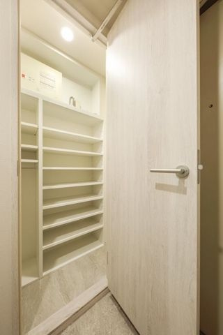 レジディア新川Ⅱの玄関
