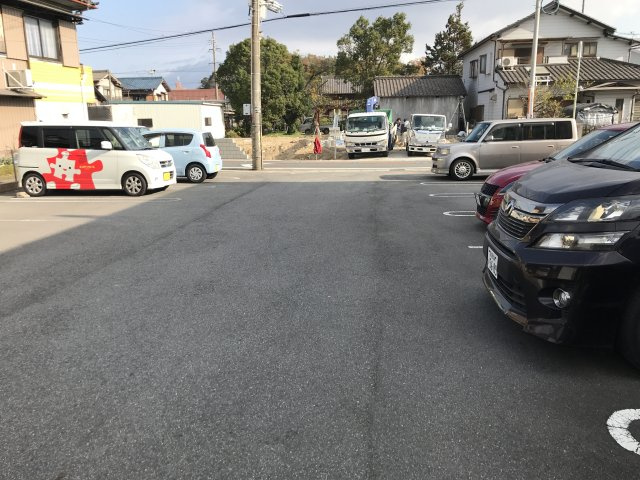フィオレットB棟の駐車場