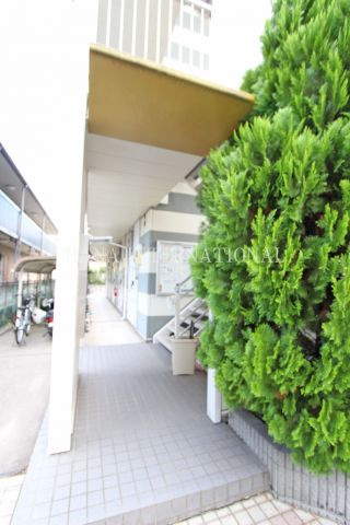 レオパレスロイヤルシティ茜のエントランス