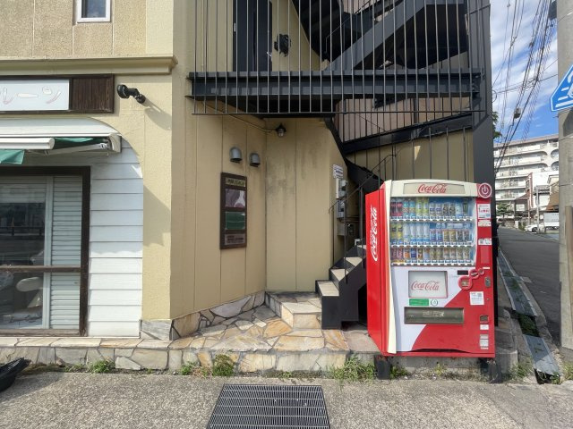 甲子園ＳＴビルのエントランス