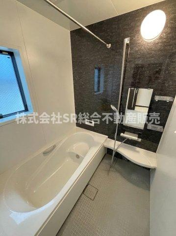 布市町3丁目中古戸建の駐車場|お車をお持ちの方には必要な駐車場は駐車スペース1台分（車種による）です！ビルトインガレージで直接玄関と行き来できるので雨に濡れません！