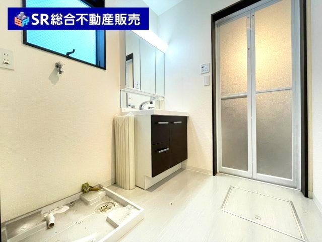 布市町3丁目中古戸建の独立洗面台|温水シャワー付洗面化粧台があり朝の支度も楽々です☆