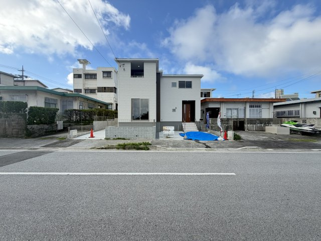 南城市つきしろ　第3（全2棟）ラスト1号棟の外観|1号棟　並列駐車2台可♪
