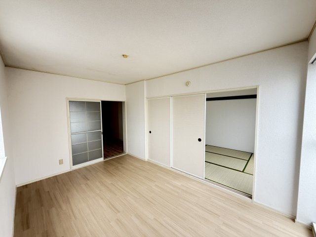 ロイヤル松戸の洋室