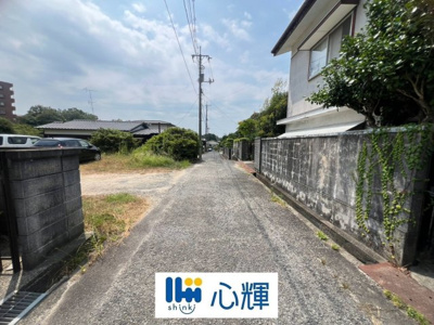 【前面道路含む現地写真】 | 宇部市大字際波（緑ヶ丘団地）中古住宅／7DK・2階建