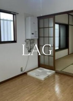 【設備】 | 秋本荘 | 室内洗濯機置き場になります。