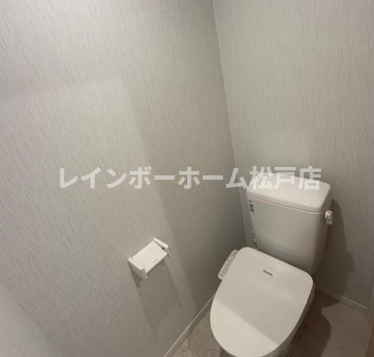 SR松戸特典：仲介手数料が無料です!!のトイレ|ゆったりとした空間のトイレです