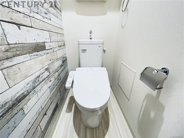 温水洗浄便座付きのトイレです♪